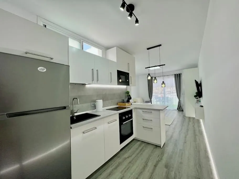 Romantic Ocean View Apartment In Island Village 아데제