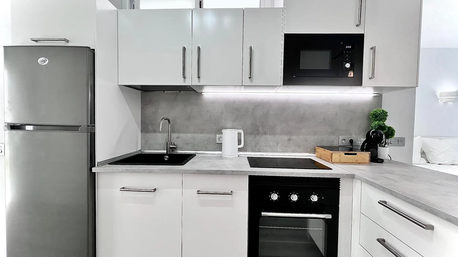 Romantic Ocean View Apartment In Island Village 아데제