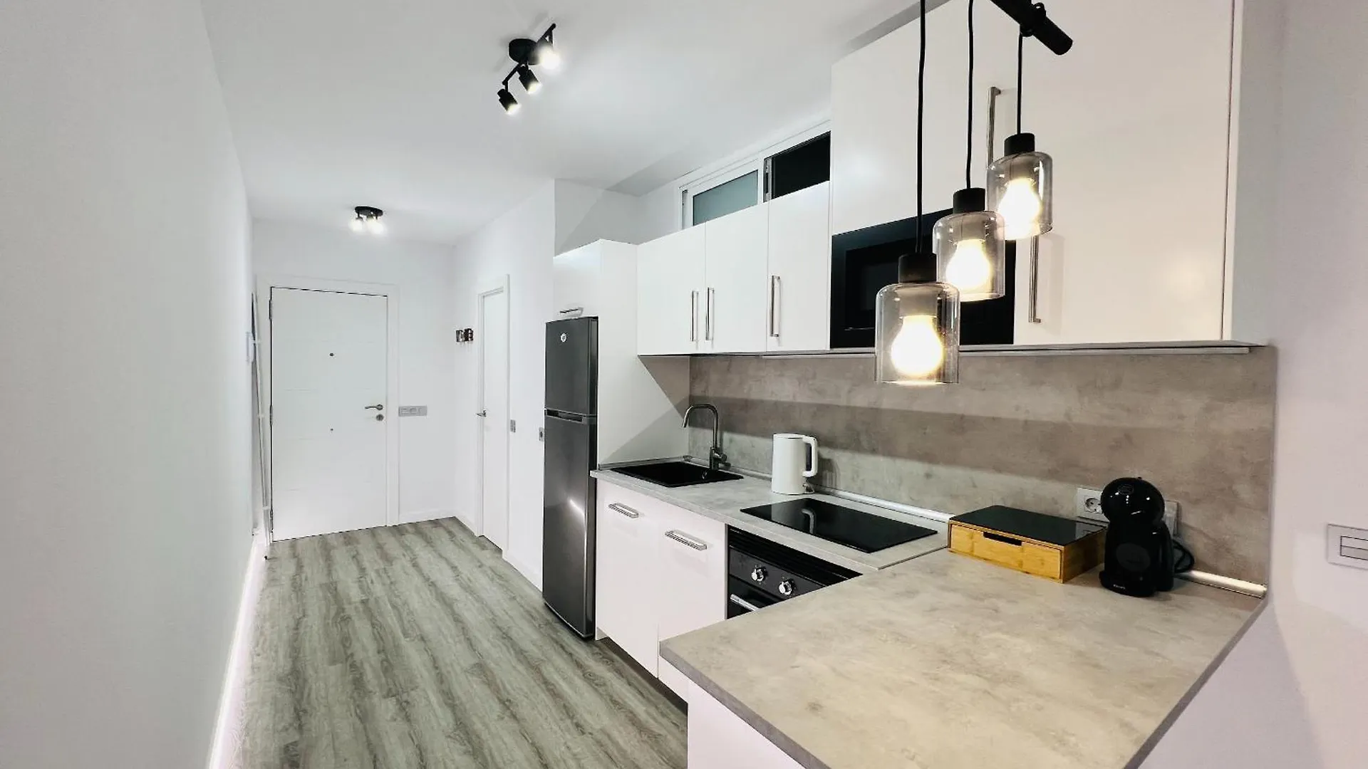 Romantic Ocean View Apartment In Island Village 아데제